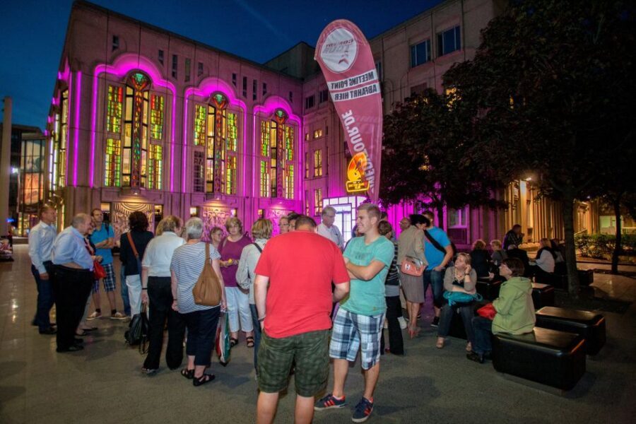Berlin: 1.5-Hour Comedy Bus Tour in German - Key highlights you’ll feel right away