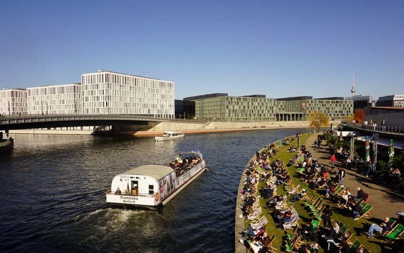 Berlin: 1-Hour Boat Tour with Bilingual Guide (Ger/Eng) - A 1-Hour Spree Cruise With Live German and English Commentary
