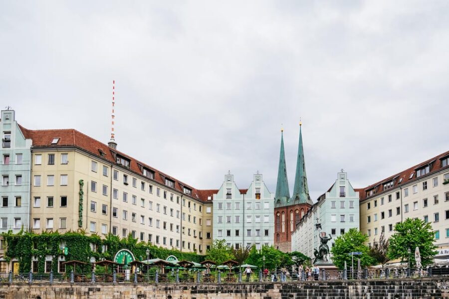 Berlin: 1-Hour City Sightseeing Cruise - The first stretch: Museum Island and the Cathedral area from the water