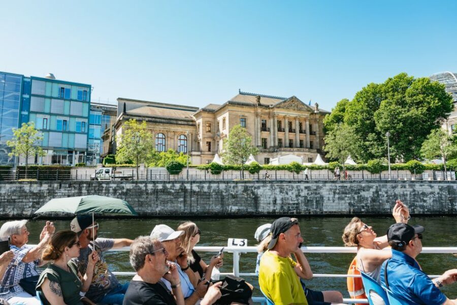 Berlin: 1-Hour City Tour by Boat with Guaranteed Seating - Key things to love about this Berlin boat tour