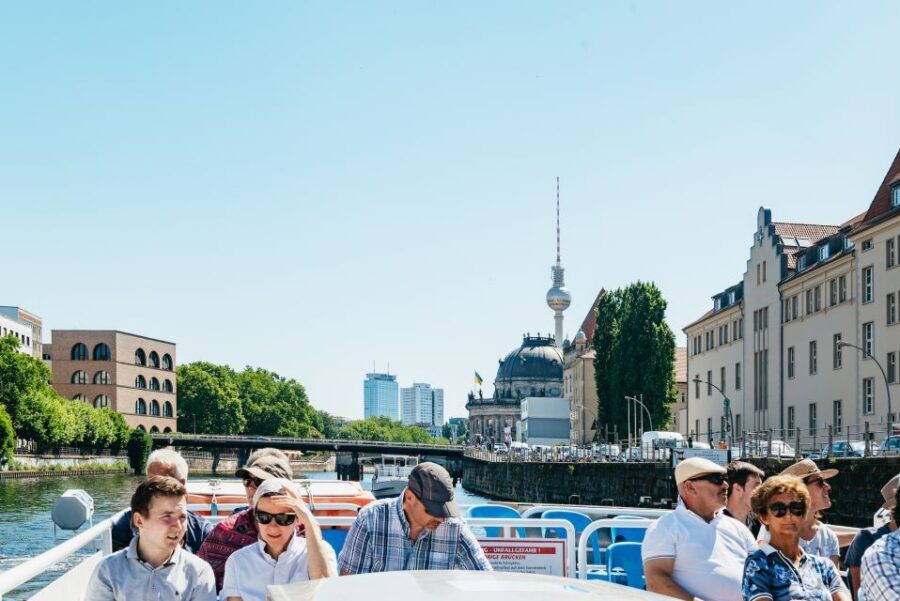 Berlin: 1-Hour City Tour by Boat with Guaranteed Seating - How to get the most from your hour on the water