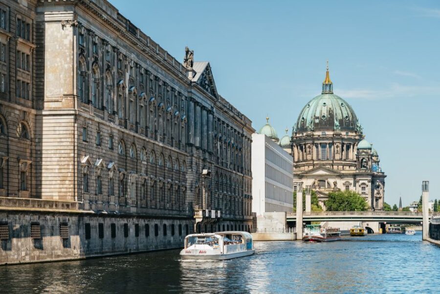 Berlin: 1-Hour City Tour by Boat with Guaranteed Seating - The route in plain English: what you see and why it matters