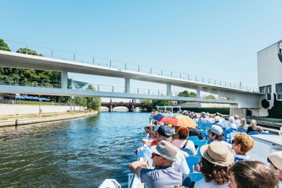 Berlin: 1-Hour City Tour by Boat with Guaranteed Seating - Food and drinks on board: convenient extras, not included in the ticket