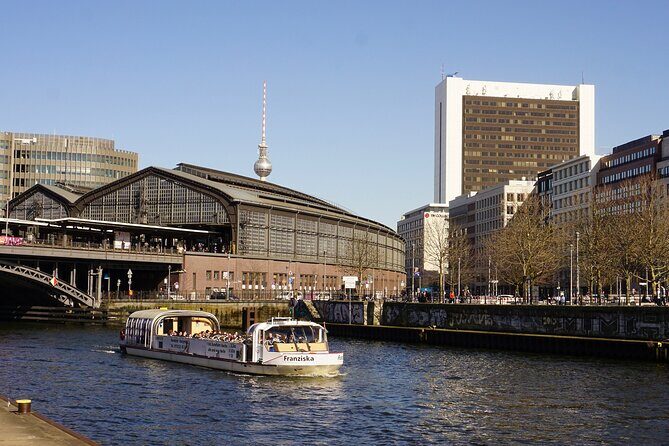 Berlin: 1-hr Boat Tour with Bilingual Live Guide (DE/EN) - Live bilingual DE/EN narration: why a real guide beats a recording