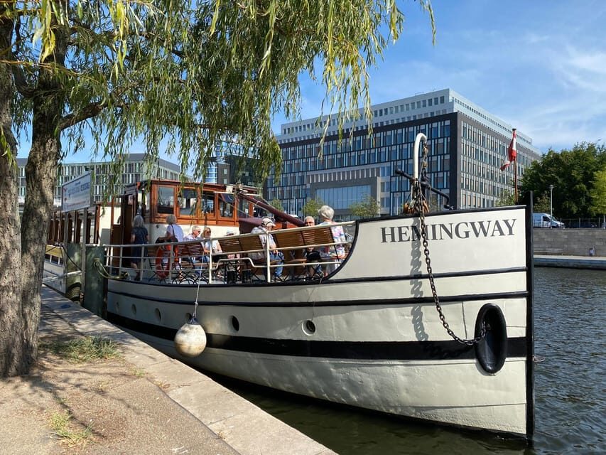 Berlin: 1h Boutiquestyle-Cruise on the Historic HEMINGWAY - The HEMINGWAY boutique cruise: why it feels different on the Spree