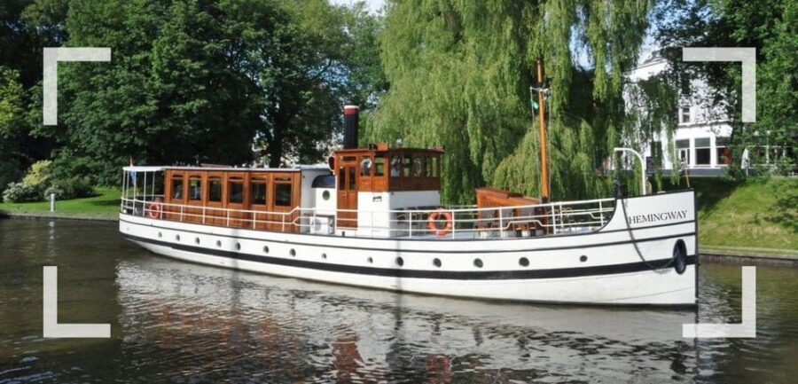 Berlin: 1h Boutiquestyle-Cruise on the Historic HEMINGWAY - Where you board: the Reichstag riverbank dock in plain terms