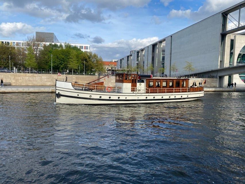 Berlin: 1h Boutiquestyle-Cruise on the Historic HEMINGWAY - The route in real life: what you’ll see from Futurium to Nikolaiviertel
