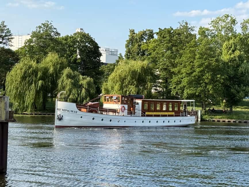 Berlin: 1h Boutiquestyle-Cruise on the Historic HEMINGWAY - Who should book the Hemingway cruise?