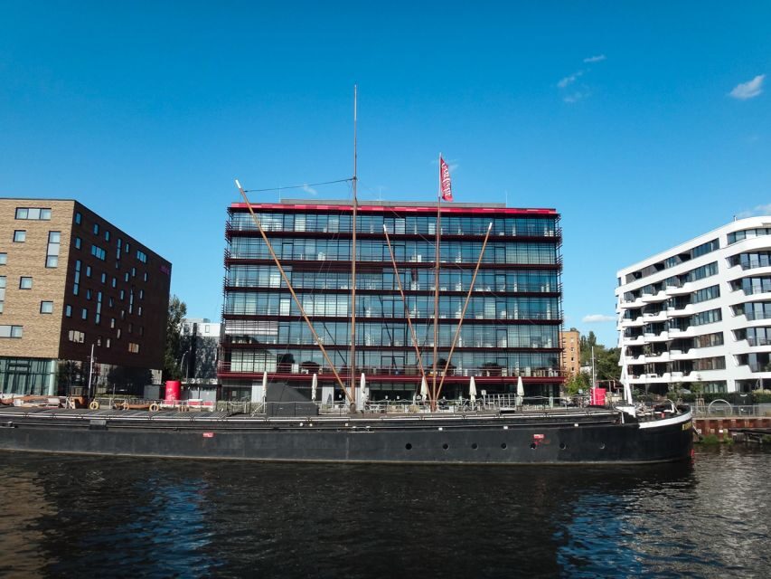Berlin: 2.5-Hour East Side Boat Cruise with Commentary - Nikolaiviertel, Museum Island, Humboldt Forum: From Old Core to Rebuilt City