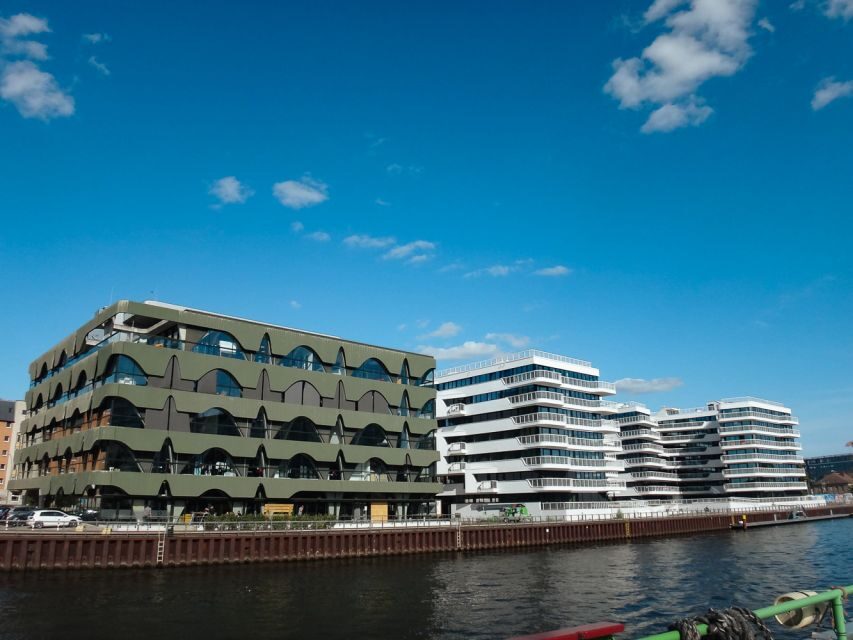 Berlin: 2.5-Hour East Side Boat Cruise with Commentary - Comfort, Drinks, and Sound: Making the Ride Feel Easy