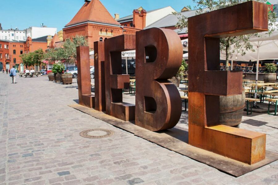 Berlin: Alternative Berlin Walking Tour - Key things that make this alternative Berlin walk worth your time