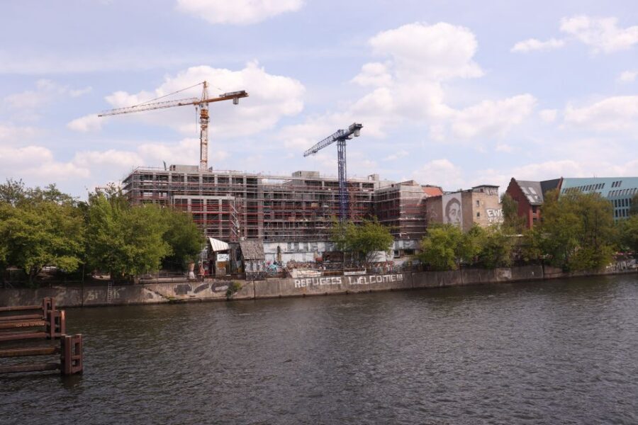 Berlin: Alternative Berlin Walking Tour - Underground galleries and urban farms: why Berlin does alternatives in daylight
