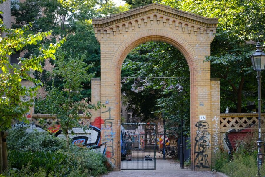 Berlin: Alternative Berlin Walking Tour - Food history that isn’t cheesy: currywurst, döner, and Prater Beer Garden