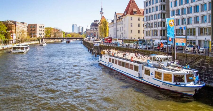 Berlin: Boat Tour Along the River Spree - Seats, levels, and comfort: how to choose your spot
