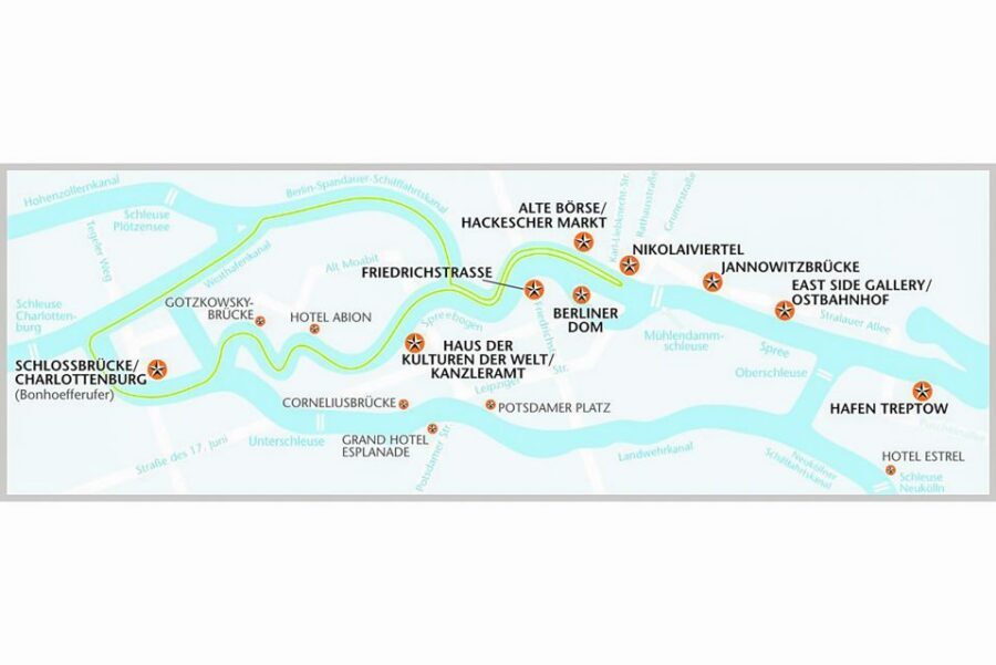 Berlin: Boat Tour Along the River Spree - From Friedrichstraße to the government district: your first big photo stretch