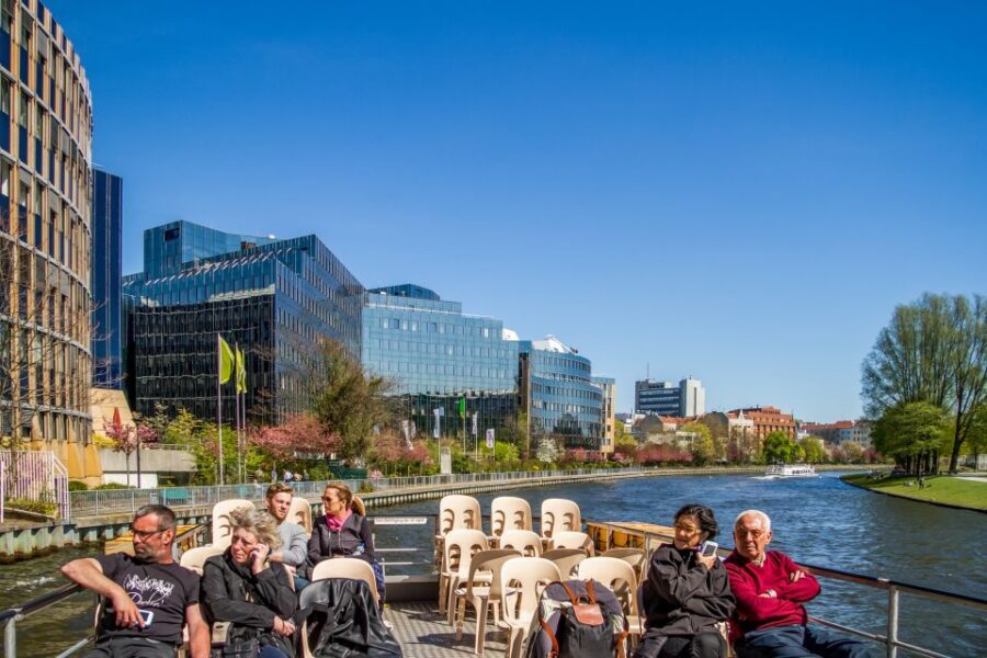 Berlin: Boat Tour Along the River Spree - Where you meet at Friedrichstraße (and why “early” matters)