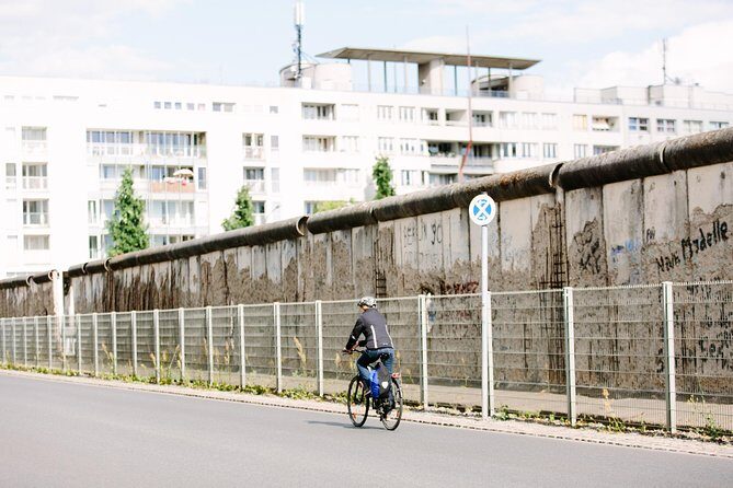 Berlin City Bike Tour with Beer Garden Stop - Reichstag Area and Tiergarten Park: Power, Memory, and Green Space