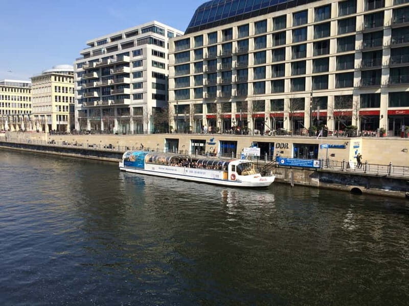 Berlin: City Boat Tour with Live Commentary - Retractable Roof and Heating: How Comfort Changes the Tour