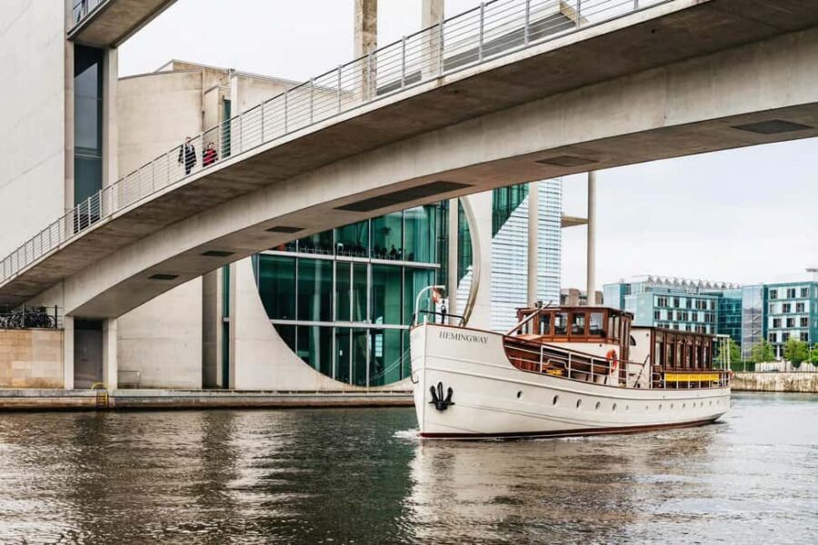Berlin: Evening Yacht Cruise with Aperitif - The value: why $46 for 75 minutes can work