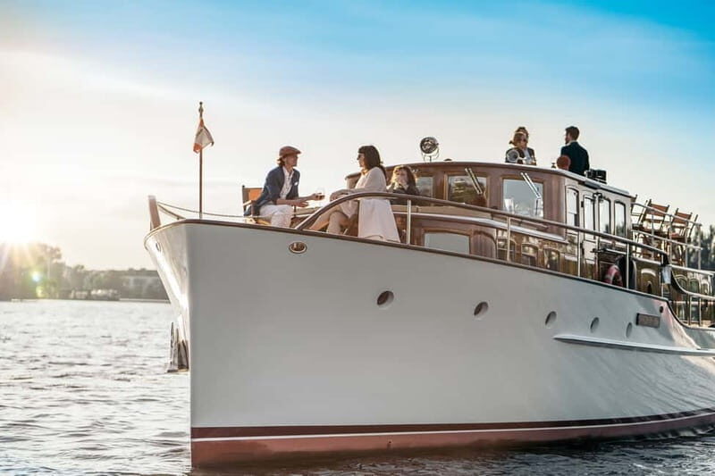 Berlin: Evening Yacht Cruise with Aperitif - Drinks and music: the part most people feel immediately