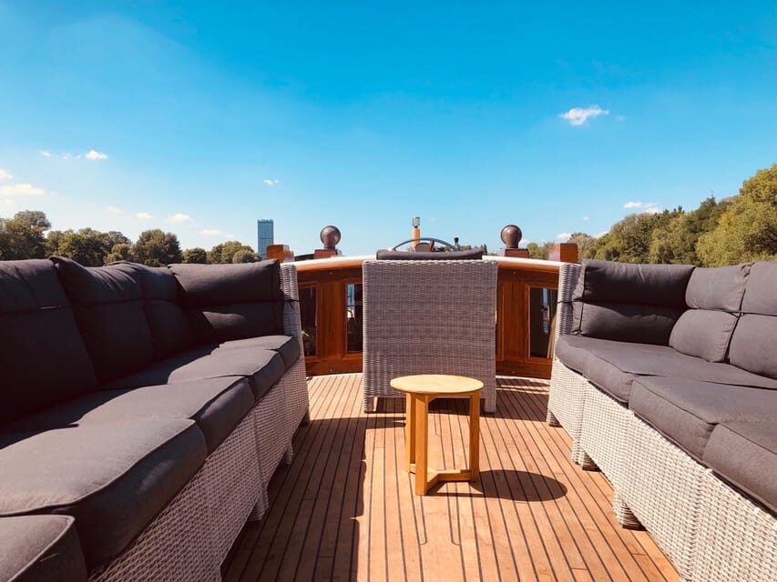 Berlin: Evening Yacht Cruise with Aperitif - The dinner upgrade on select dates: how FITZGERALD changes the night