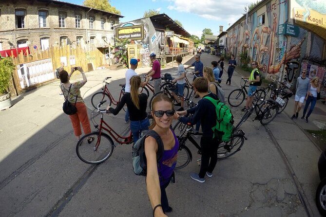 Berlin: Experience the Alternative Kreuzberg on a Bike Tour - Along the Spree: houseboat stories, Molecule Man photos, and “visions” in public