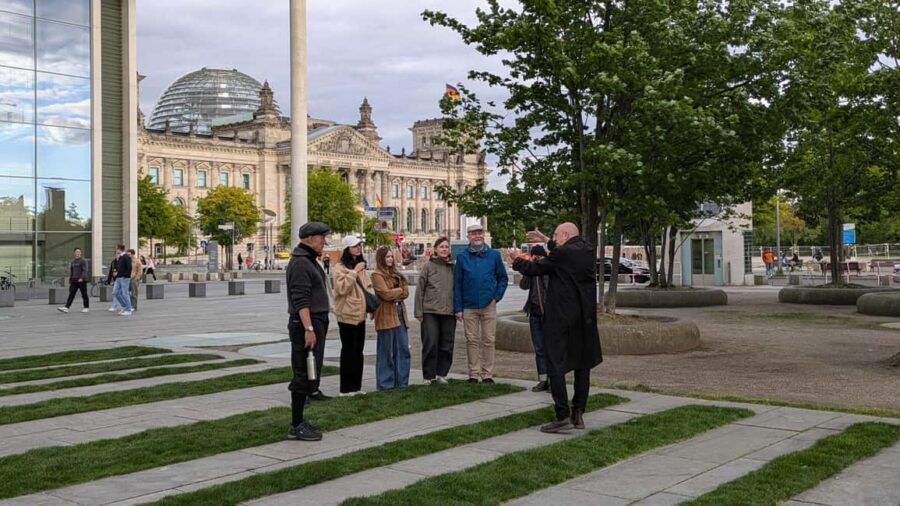 Berlin: Government District around the Reichstag Guided Tour - Starting at Futurium: where the story begins