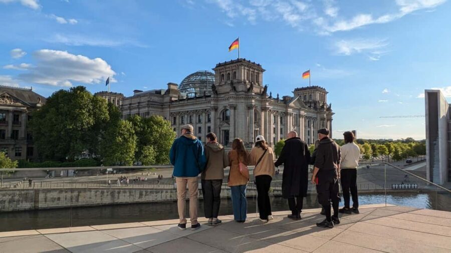 Berlin: Government District & Reichstag Hall Dome Visit - The flow of the tour: you walk, then you check in, then you’re guided again