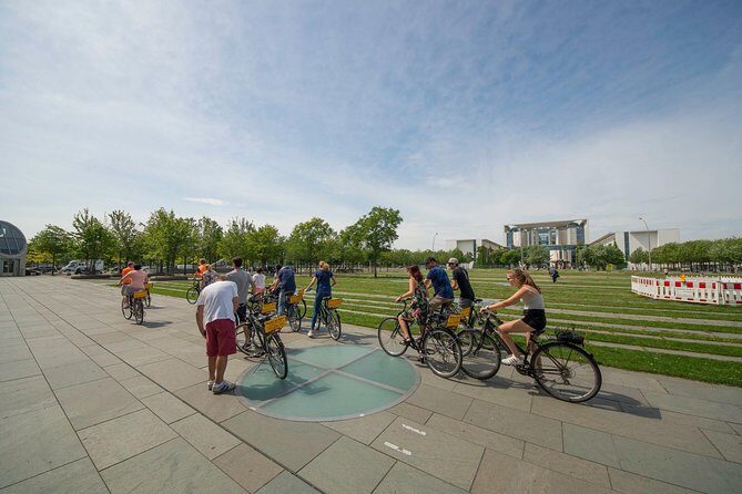 Berlin Highlights Sightseeing Bike Tour in Small Groups - Brandenburg Gate and the Holocaust Memorial: Two Icons, Two Different Kinds of Weight