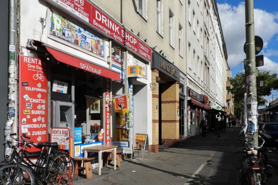 Berlin: Kreuzberg Guided Walking Evening Tour - Entering Kreuzberg after dark: why evening changes the story