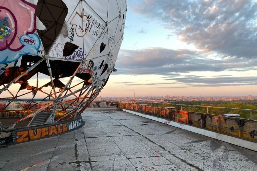 Berlin: Listening Station Teufelsberg Tour with Transfer - Getting to Heerstraße and the Mercedes V-Class transfer