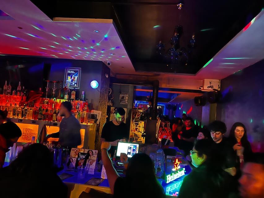 Berlin: Pub Crawl & Party with Free Shots & VIP Club Access - Inside the bar crawl rhythm: how the night flows
