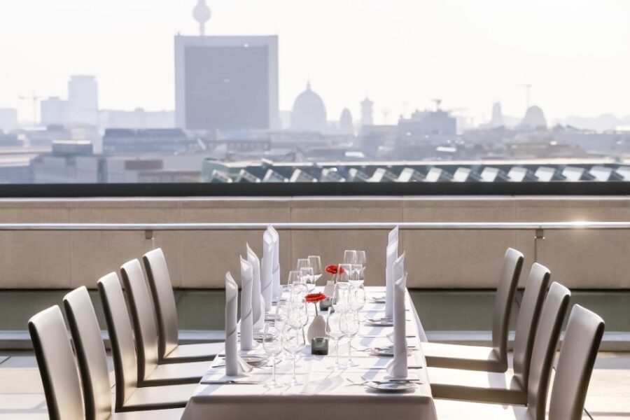 Berlin: Rooftop Dinner at the Käfer Restaurant Reichstag - Aperitif of the Month: Small Start, Big Mood