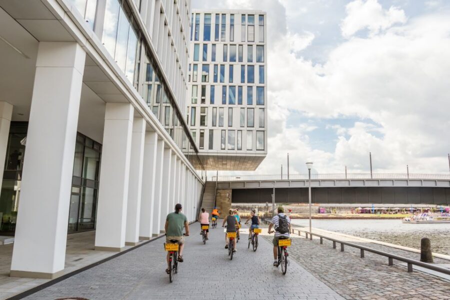 Berlin: Sights and Highlights Bike Tour with a Local Guide - Riding Past the Berlin Wall: How to See It Without Getting Stuck