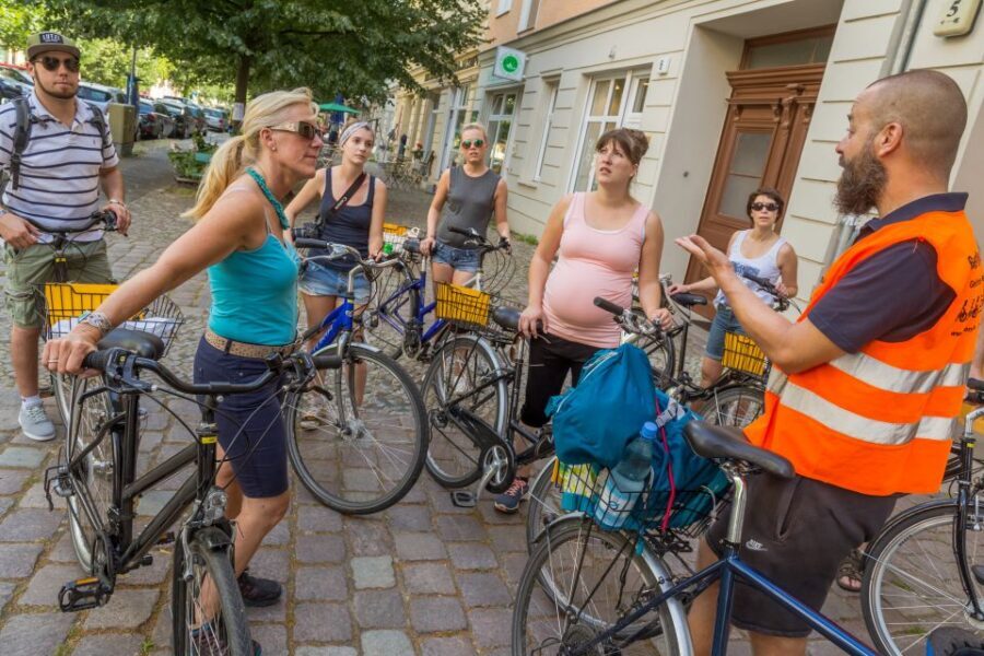 Berlin: Sights and Highlights Bike Tour with a Local Guide - Your Bike Setup, Helmets, Rain Ponchos, and Tiny Comfort Wins