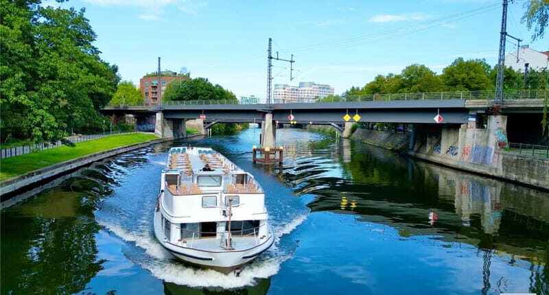 Berlin: Sightseeing Cruise from Berlin Main Station - The government district from the water: Reichstag to Chancellery
