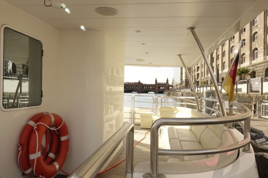 Berlin: Solar Powered Sunset Catamaran Cruise & Audio Guide - Barrier-Free Access and a Cruise-Friendly Policy