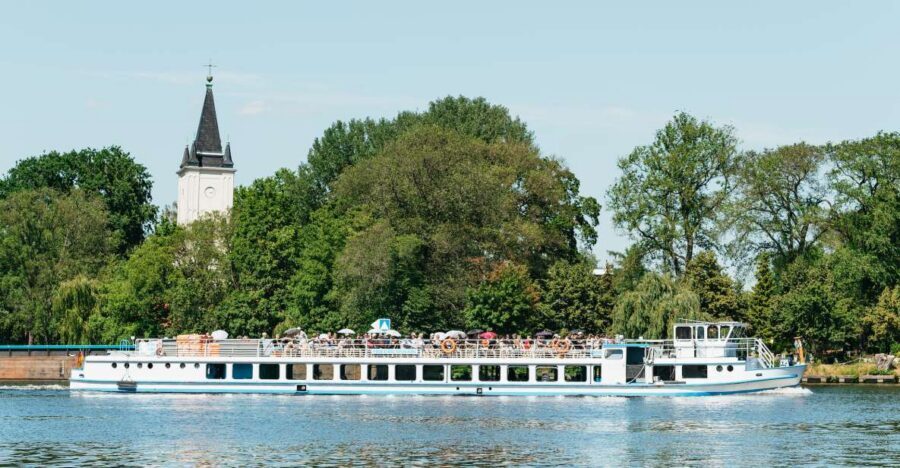 Berlin: Spree Boat Tour to Müggelsee - From Treptow Harbor to a Berlin nature break in 3.5 hours