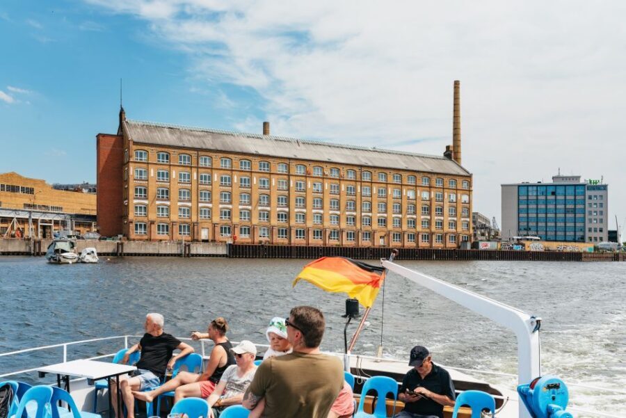 Berlin: Spree Boat Tour to Müggelsee - Food and drinks: buy onboard or bring your own