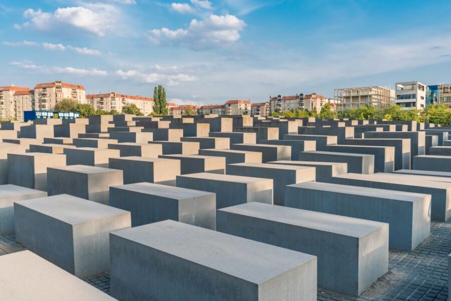 Berlin: Third Reich and Cold War 2 Hour Walking Tour - Hitler’s Bunker Area and the Machinery of Terror