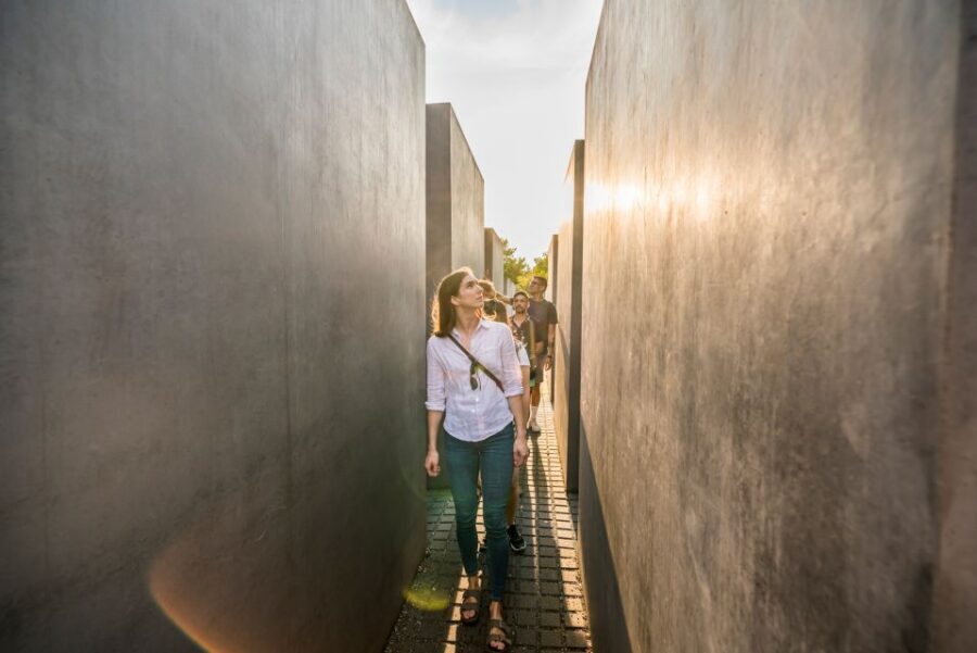 Berlin: Third Reich and Cold War 2 Hour Walking Tour - Checkpoint Charlie and the Cold War Showdown Finish