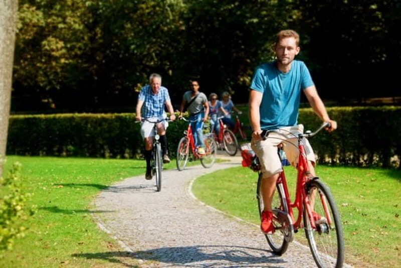 Berlin: Top secret bike tour and hidden gems of the city - The stop-by-stop ride: from Molkenmarkt to the tea house in the Englischer Garten
