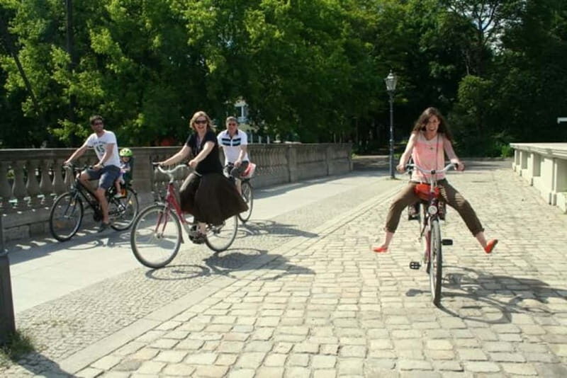 Berlin: Top secret bike tour and hidden gems of the city - Bikes, rain ponchos, and the family-friendly setup