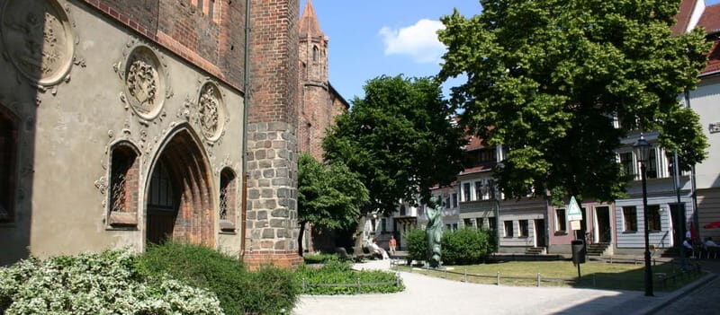 Berlin: Top secret bike tour and hidden gems of the city - Why the route feels different: 17 km, minor roads, and “top secret” pacing