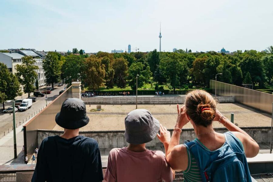 Berlin: Wall Tour – Fates, Love Stories, and Heroes - Why this Berlin Wall walk hits differently