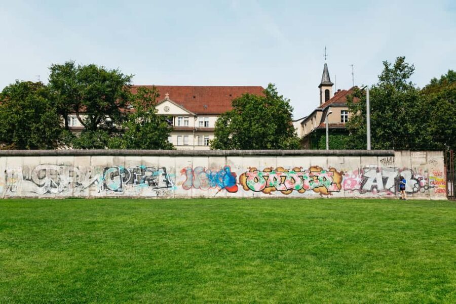 Berlin: Wall Tour – Fates, Love Stories, and Heroes - The tower and the Berlin Wall Memorial: seeing the border strip for real