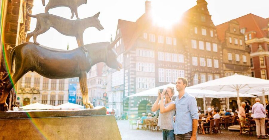 Bremen: City Center Guided Walking Tour - Where to Start: Glockenspiel House and the Smart Route