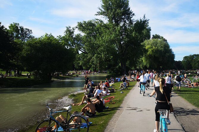 Classic Mike's Bike Tour daily @ 11.30 incl Beer Garden & Surfers - Odeonsplatz and Max-Joseph-Platz: Wittelsbach stories in the open air