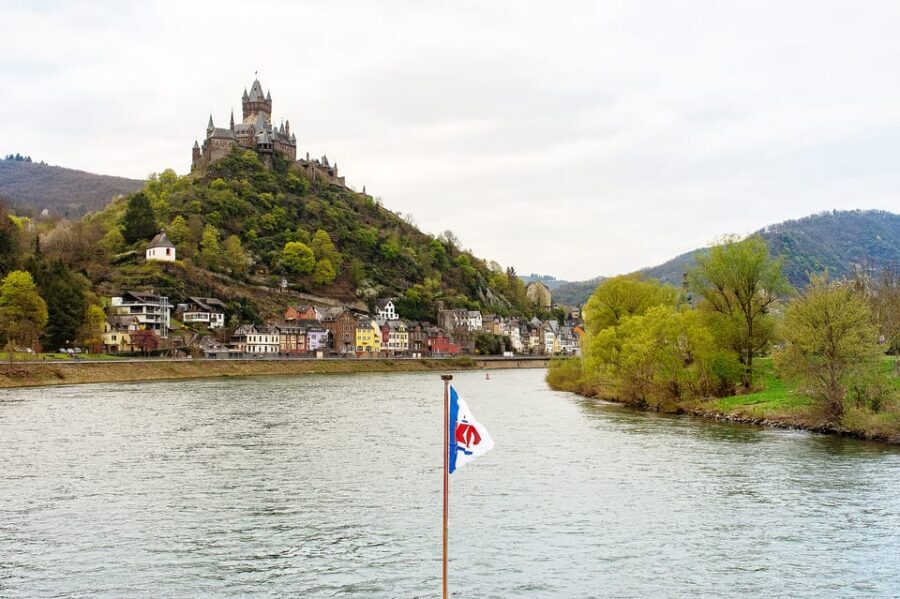 Cochem: Panoramic Cruise on the Moselle River - Onboard snacks, drinks, and the no-outside-food rule