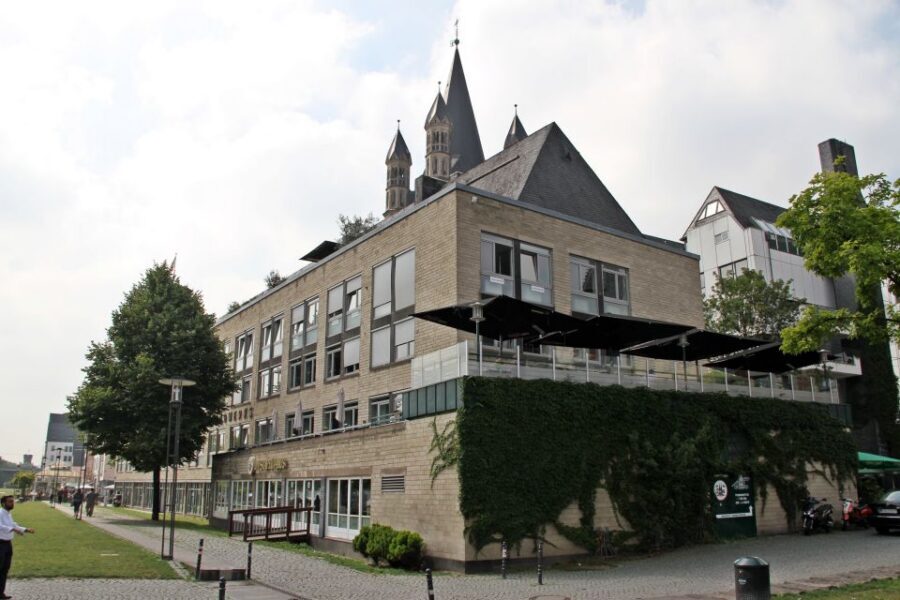 Cologne: Brewery Tour with Beer Tasting and Halven Hahn - Four breweries and 4 included drinks: how the tasting experience works